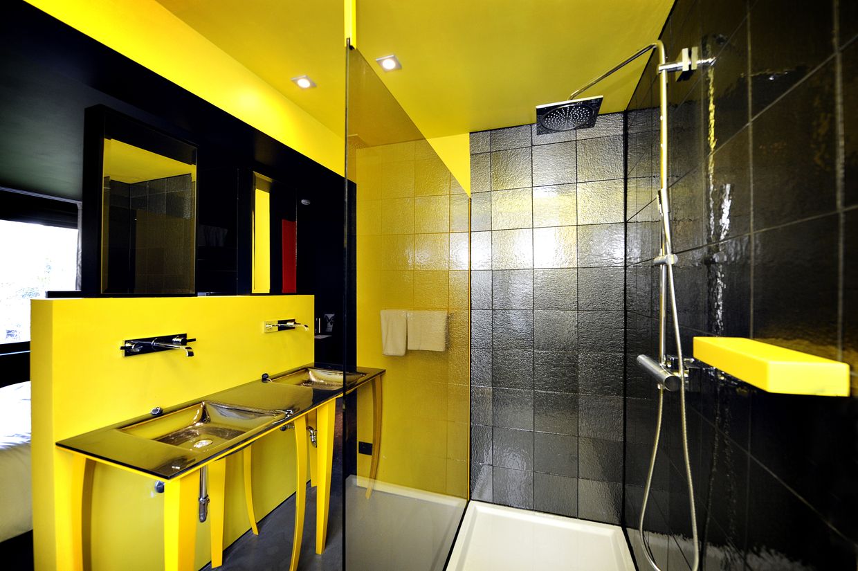 Intérieur Icook salle de bain jaune