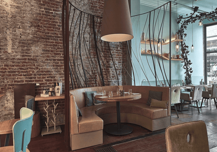 photo de l'intérieur San Sablon montrant une table du restaurant