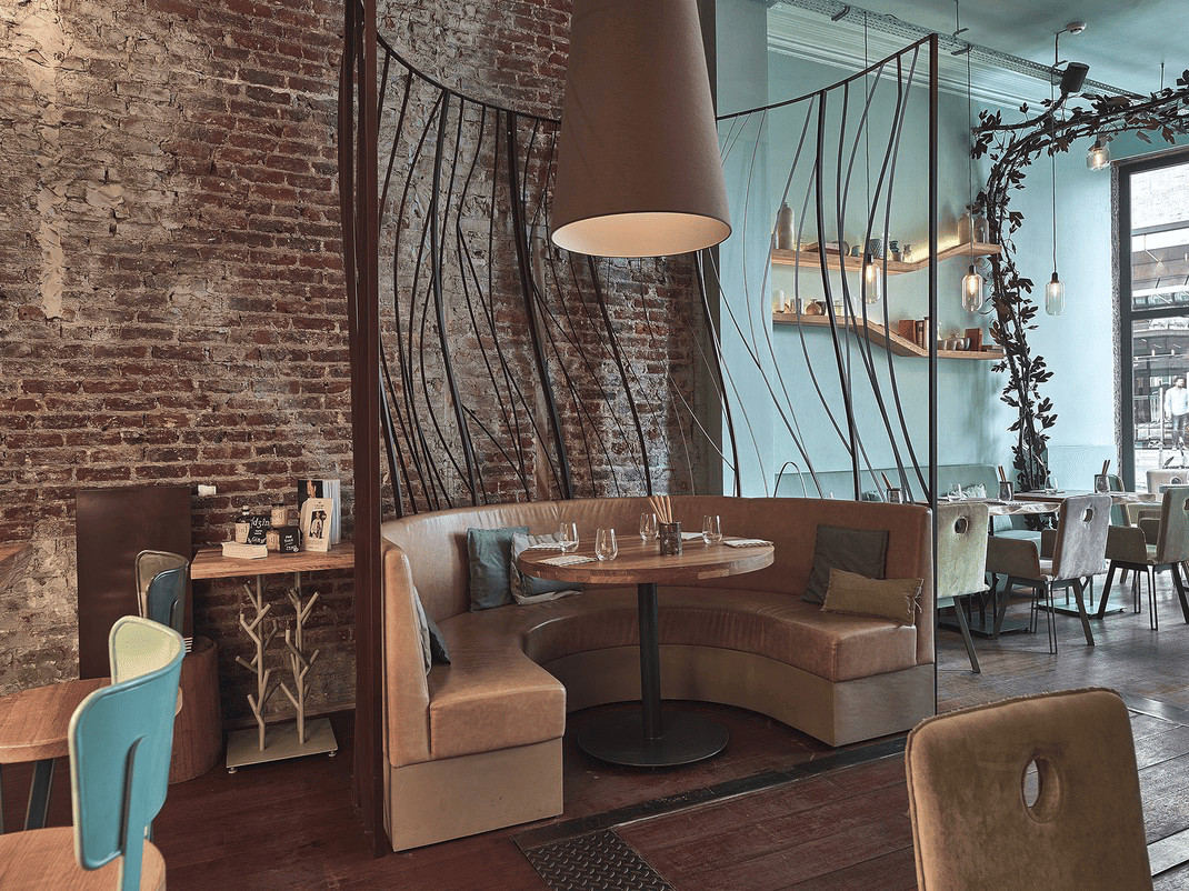 photo de l'intérieur San Sablon montrant une table du restaurant