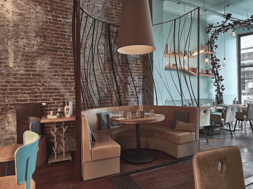 photo de l'intérieur San Sablon montrant une table du restaurant